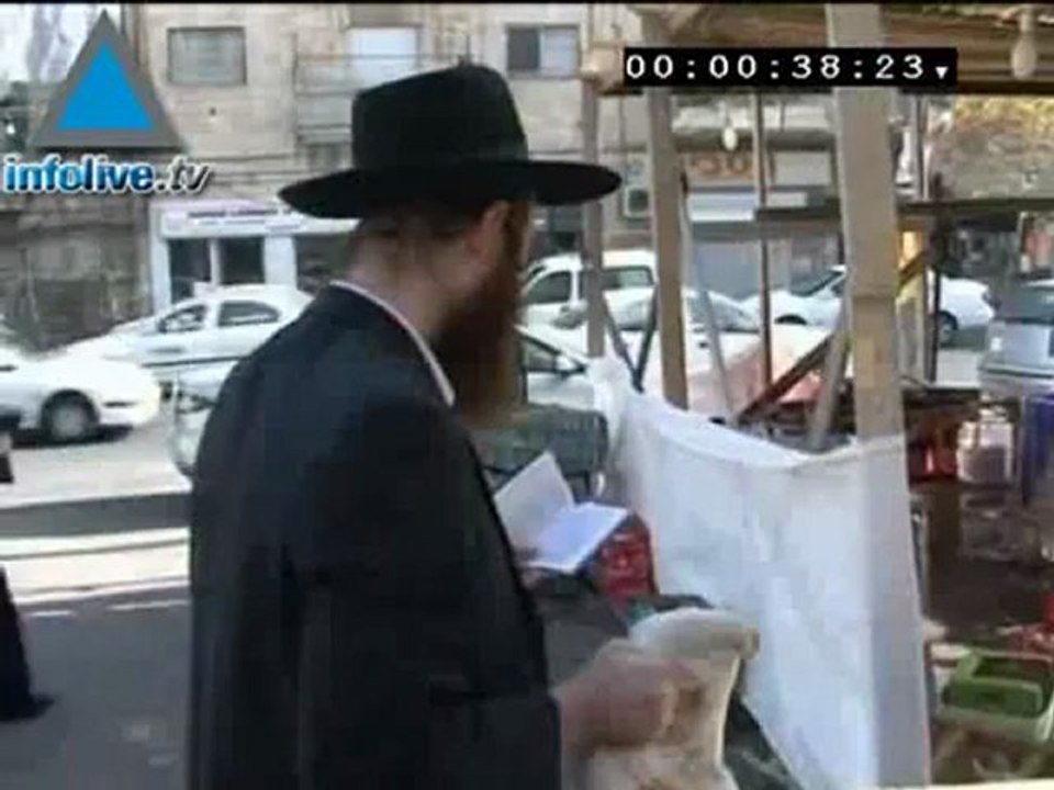 Infolive.tv Minute - In Celebration Of Yom Kippur Jews Perfo