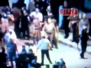 اللاذقية - الأمن  والشبيحة قرب جامع حورية 5-8-2011