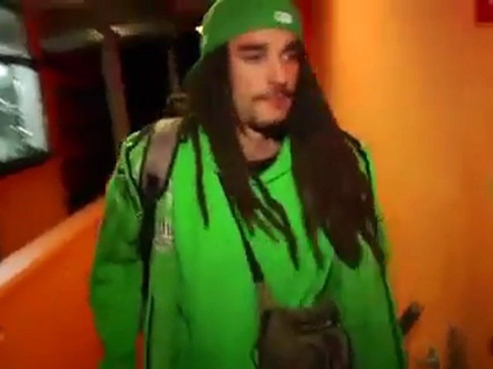 Reportage de _Nouvo_  sur la scene du Beatbox  Suisse   Interwiew Keumart Double Champion Suisse [www.keepvid.com]