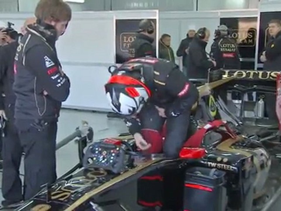 Kimi Räikkönen in the garage at Lotus Renault R10 Test Valencia 2012
