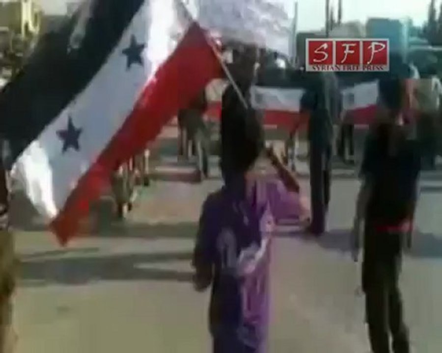 فري برس   إدلب مدينة خان شيخون تشييع الشهيد جمعة خالد المصطفى 4 9 2011