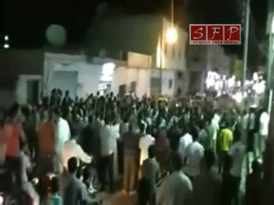 فري برس   درعا داعل مظاهرة مسائية 5 9 2011