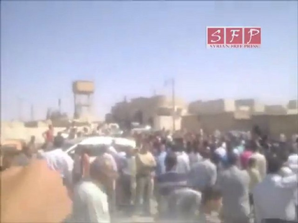 فري برس   حلب   بيانون    تشييع الشهيد بمشاركة أحرار حيان 6 9 2011