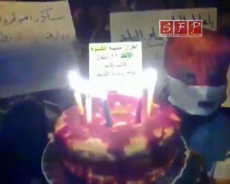 فري برس الكسوة 11 أيلول حرق العلمين الروسي والصيني مع قالب كاتو ملطخ بدماء الشهداء 11 9 2011