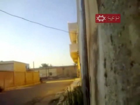 فري برس حماة كرناز دخول دبابات الجيش الأسدي الخائن الى كرناز 13 9 2011