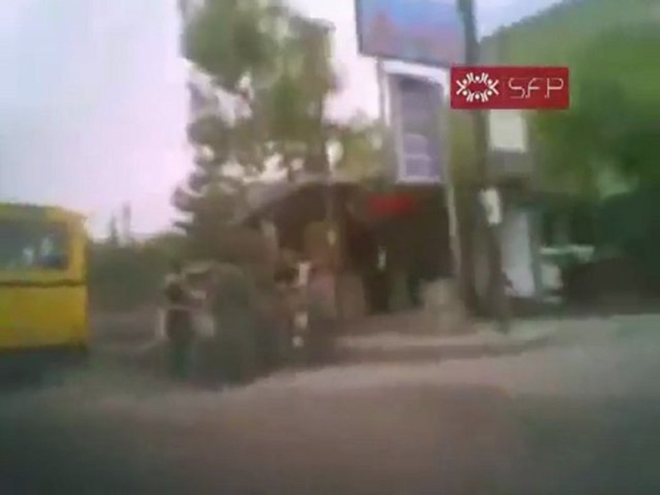 فري برس   حلب المرجة صورة من المشهد الأمني عند دوار المرجة جمعة النصر لشامنا ويمننا 30 9 2011