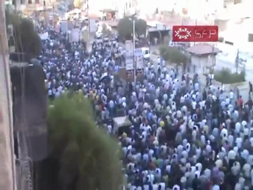 فري برس   ريف دمشق حرستا تشييع الشهيد حسن عفوف 1 10 2011