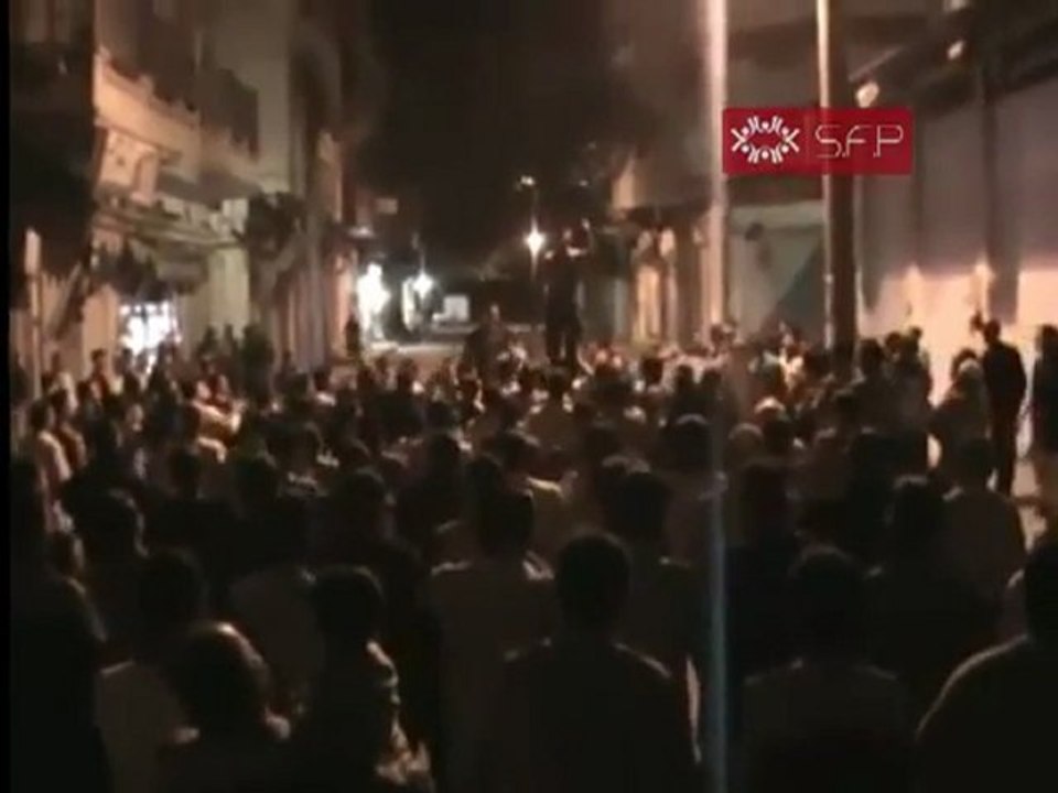 فري برس   حمص مسائية رائعة في باب السباع يا ماهر ويافارة جاييك جاسم عفارة لله دركم يا أهل حمص 2 10 2011