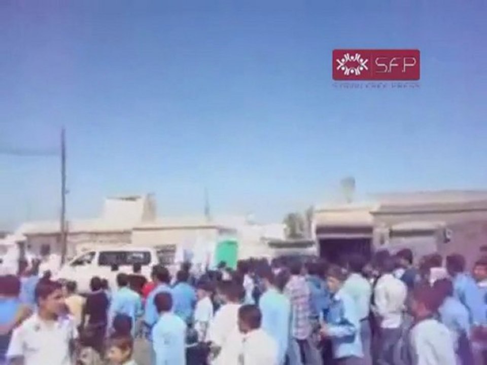 فري برس   ادلب جرجناز مظاهرة طلابية الأحد 2 10 2011