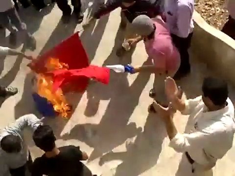 فري برس جبل الزاوية حرق العلم الروسي و الصيني 7 10 2011