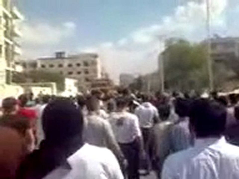 فري برس   حماة مظاهرة شارع الثلاثين جامع الشيخ بشر جمعة المجلس الوطني يمثلني 10 7 2011