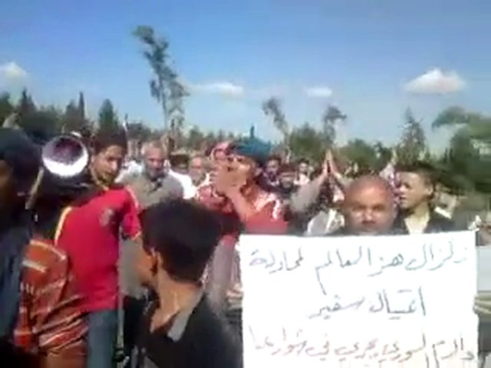 فري برس   ادلب حاس جمعة احرار الجيش   مظاهرة بين الاثار 14 10 2011