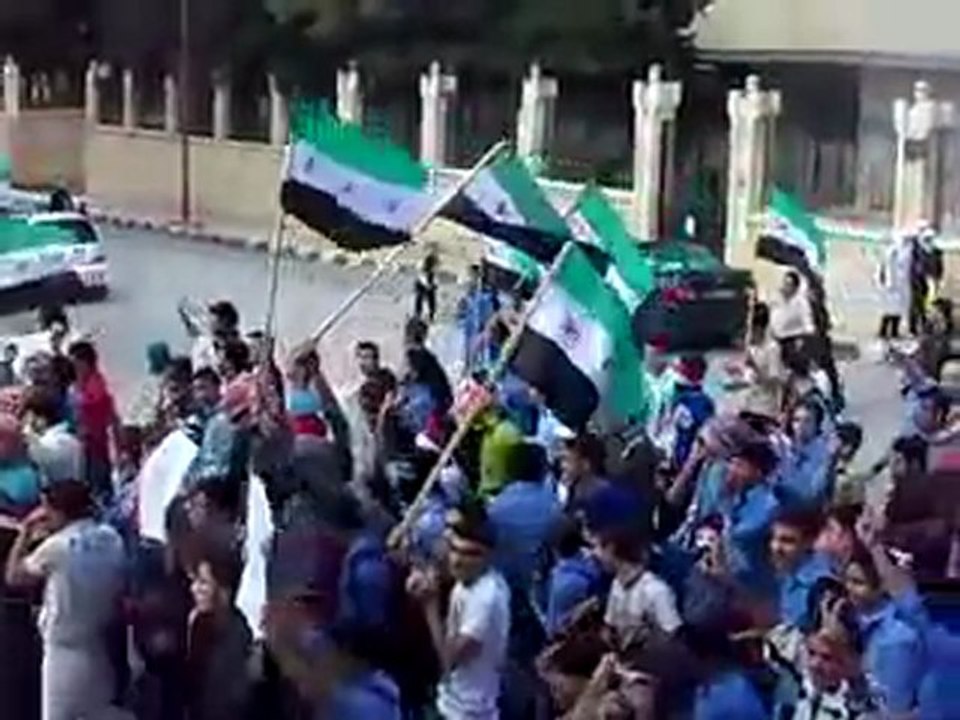 فري برس   مظاهرة طلابية مدينة ادلب 19 10 2011 ج2