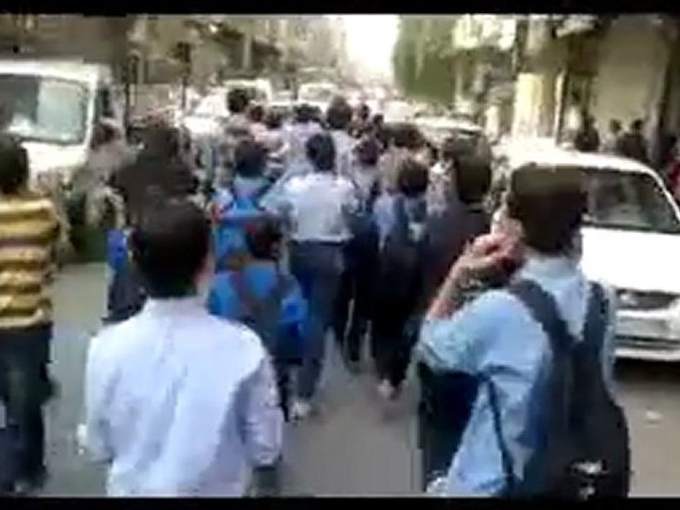 فري برس   دوما  مظاهرة طلابية رغم التواجد الامني حول المدارس 25 10 2011