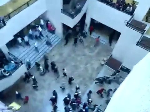 فري برس درعا جامعة درعا كلية الاقتصاد مظاهرة داخل الكلية يفضها الأمن 31 10 2011