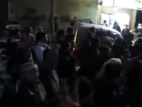 فري برس ادلب سرمين مسائيات الثوار في وقفة عيد الاضحى 5 11 2011 ج2