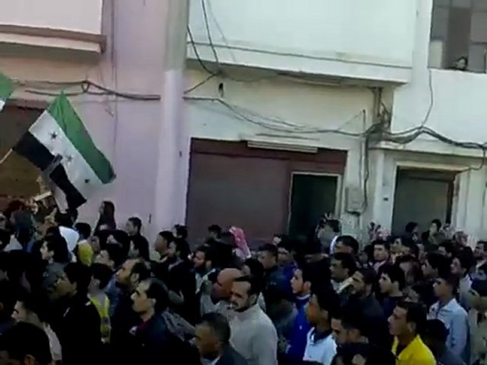 فري برس   حمص المحتلة الوعر تشييع الشهيد خالد عبد الكريم الرحيم الذي استشهد على يد عصابات الأسد 7 11 2011 ج3