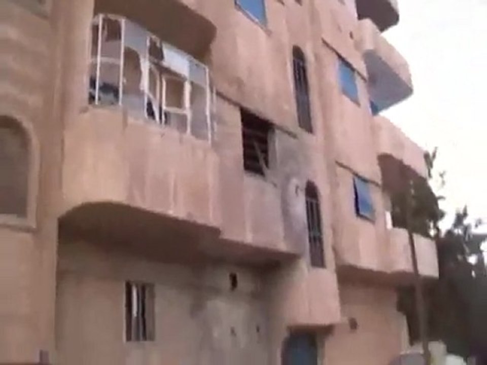 فري برس   باباعمرو اثار القصف العشوائي على البيوت 10 11 2011