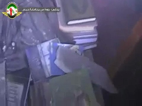 فري برس حمص باب الدريب القصف العشوائي على البيوت انتقاماً من قرار الجامعة العربية 13 11 2011