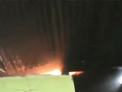 فري برس حمص باباعمرو تعرض المنزل الذي فيه المصور للقصف والحرق 16 10 2011