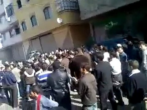 فري برس مظاهرة حمورية عقب صلاة الجمعة رغم الحصار الأمني الشديد من قبل الجيش الأسدي والشبيحة جمعة طرد السفراء 18 11 2011