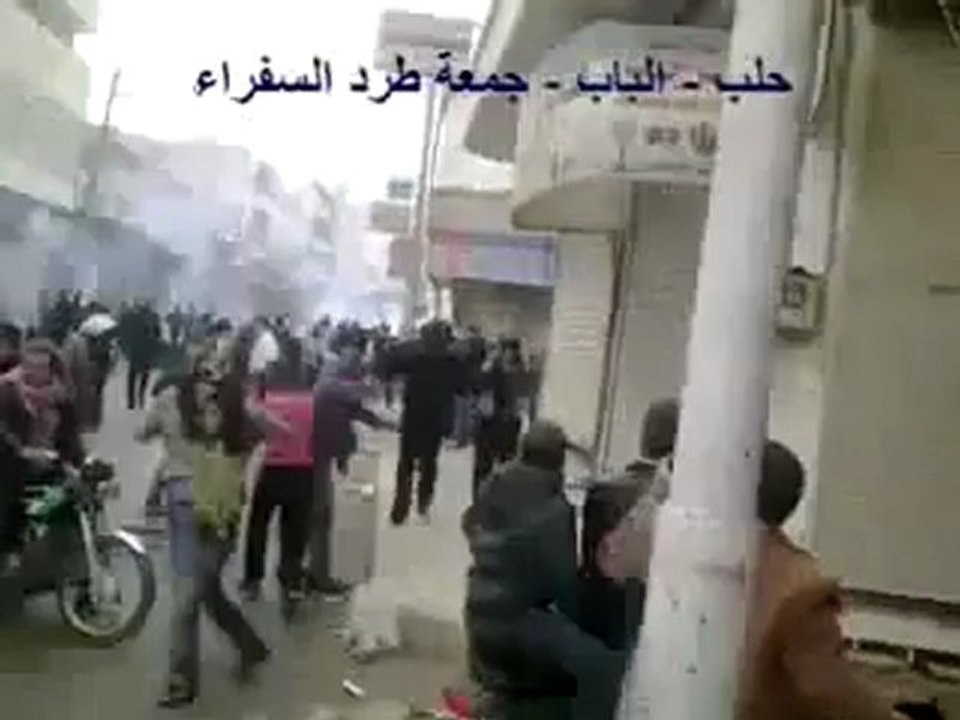 فري برس   حلب   الباب  هجوم الأمن والشبيحة على المتظاهرين 18 11 2011