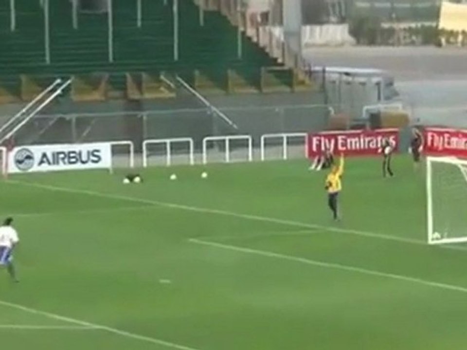 Cristian Villagra, un but de 70 mètres !