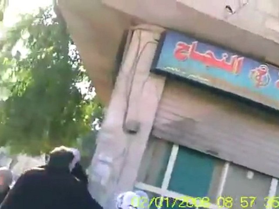 فري برس   معضمية الشام محاولت مليشيات الأسد لإختظاف طلاب المدارس وتصدي الحرائر لهم 21 11 2011 ج2