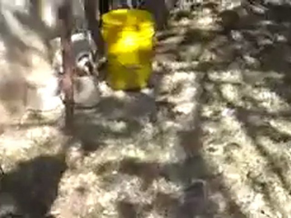 فري برس   الحولة اقتحام المجنزرات لمنطقة الحولة 22 11 201