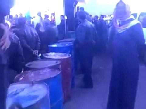 فري برس خربة غزالة يوماً بعد يوم تزداد أزمة المازوت التي افتعلها نظام الأسد الأربعاء 23 11 2011