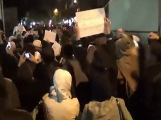 فري برس   دمشق محطة الحجاز وسط العاصمة مظاهرة مسائية 23 11 2011