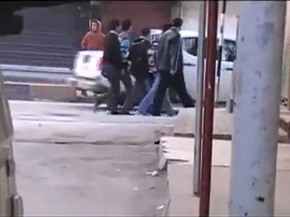 فري بربس   ادلب   المنشية    سيارات الأمن 24 11 2011