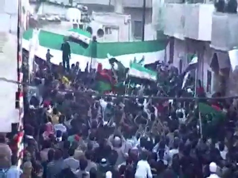 فري برس   باباعمرو تخرج نصرة للرستن ويارستن نحن معاكي للموت 24 11 2011