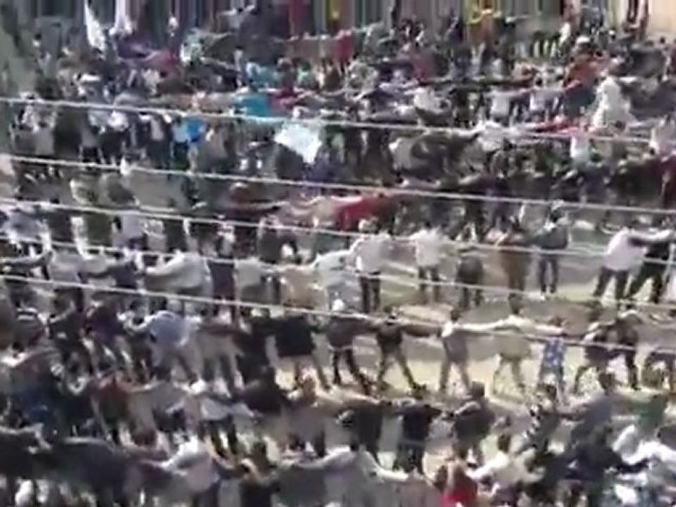 فري برس   حوران الجيزة مظاهرة رائعة في جمعة الجيش الحر يحميني 25 11 2011