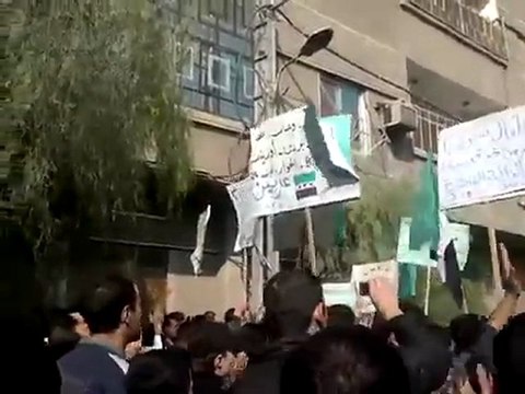 فري برس عربين مظاهرات رغم التواجد الأمني الكثيف جمعة الجيش الحر يحميني 25 11 2011