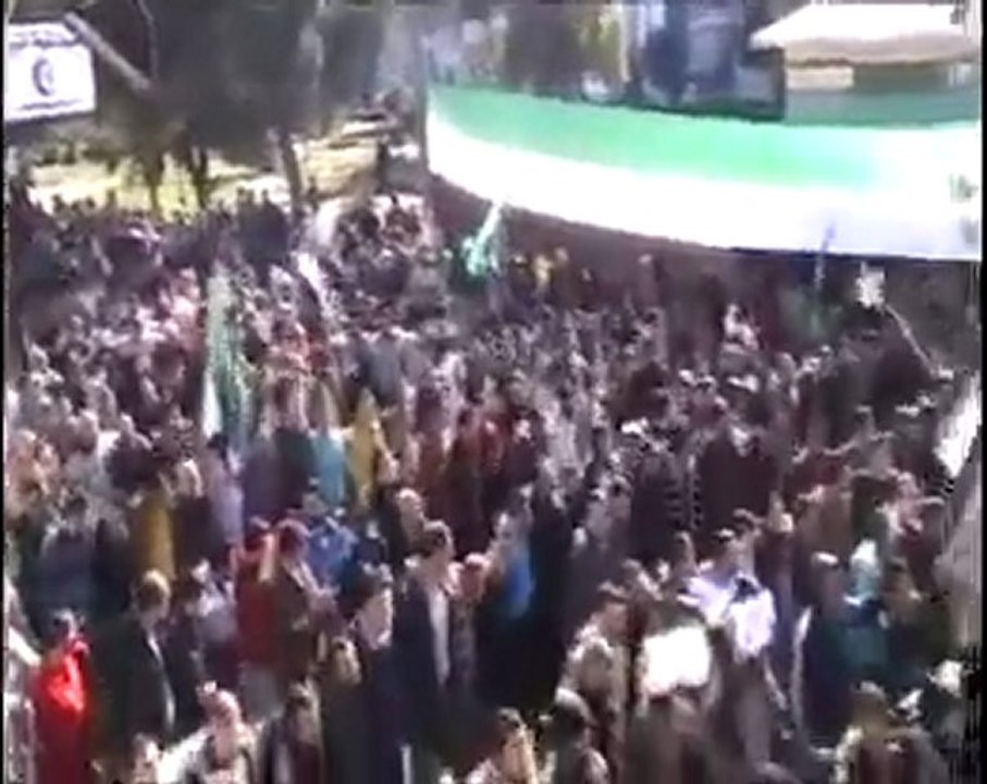 فري برس   حمص حي الخالدية جمعة الجيش الحر يحميني 25 11 2011