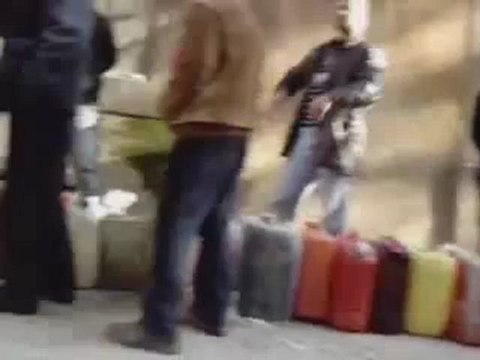 فري برس حمص جورة الشياح ازمة المازوت التي افتعلها النظام 26 11 2011