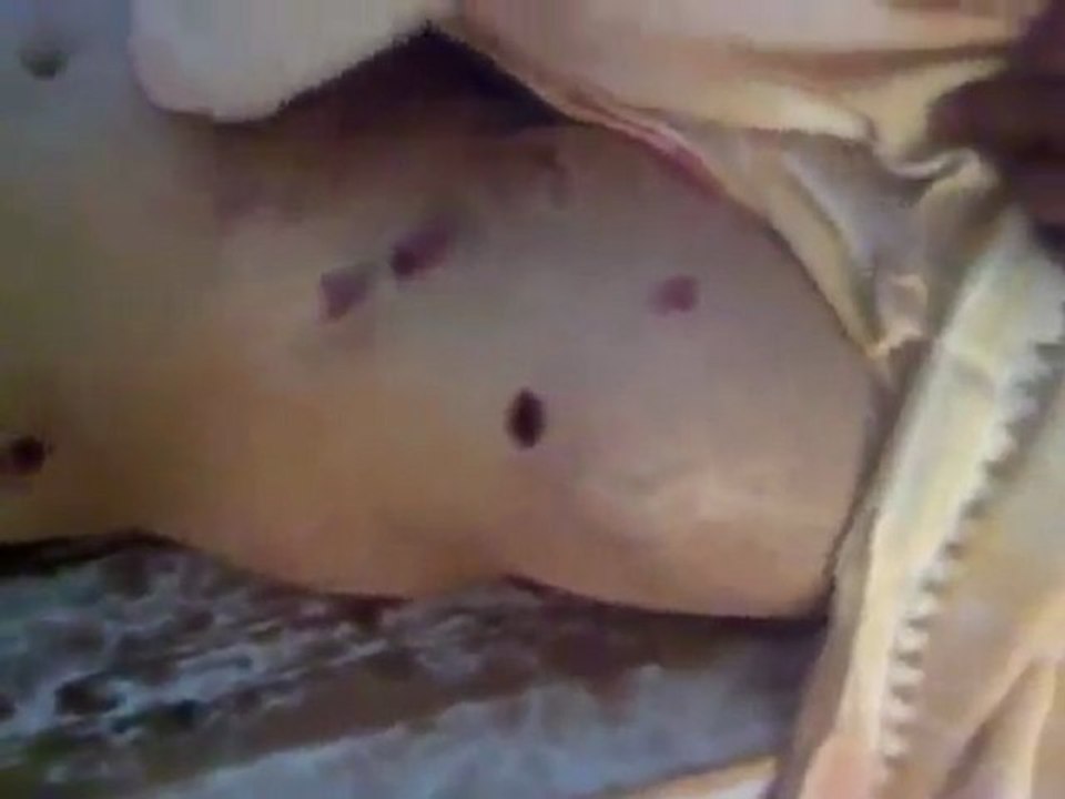 فري برس    18+  حمص ديربعلبة جثمان الشهيد زياد المصري الفيديو فظيع 28 11 2011