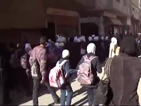 فري برس ريف دمشق مدينة سقبا مظاهرة طلابية مع الحرائر 28 11 2011 ج1