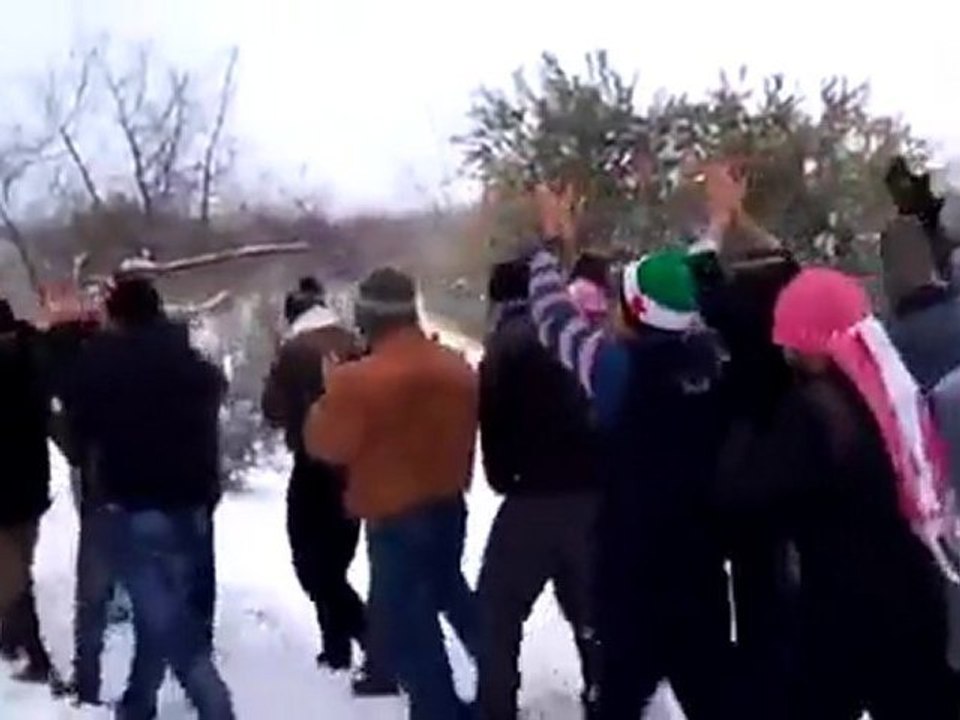 فري برس   من كوميديا الثورة السورية في قرية اورم الجوز في جبل الزاوية 22 1 2012