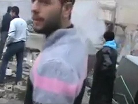 فري برس حمص باب تدمر قصف بناية مؤلفة من اربعة طوابق وسقوطها بالكامل والاهالي بداخلها 24 1 2012