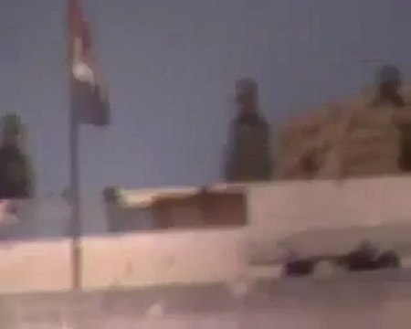 فري برس انظرو الى هذا القناص كيف يطلق النار على الابرياء من اجل التسلية حمص كرم الزيتون 3 12 2011