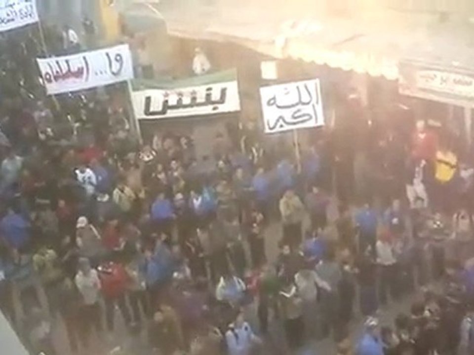 فري برس   ادلب   بنش    مظاهرة طلابية نصرة لادلب 30 11 2011