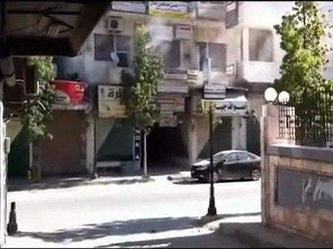 فري برس مدينة ادلب اطلاق رصاص على المتظاهرين في سوق الصاغة 30 11 2011