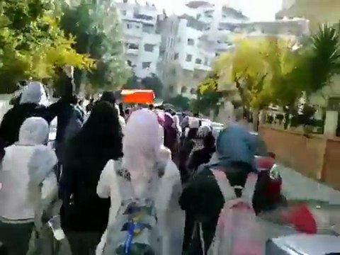 فري برس اللاذقية الطالبات الحرائر ابن الحرام باع الجولان 30 11 2011