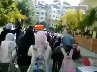 فري برس   اللاذقية   الطالبات الحرائر ابن الحرام باع الجولان 30 11 2011