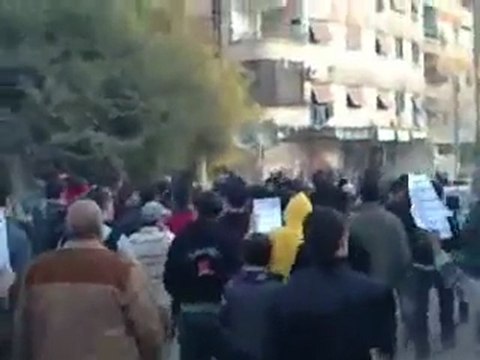 فري برس ريف دمشق زملكا مظاهرة بعد صلاة العصر بمشاركة حرائر زملكا 30 11 2011 ج4