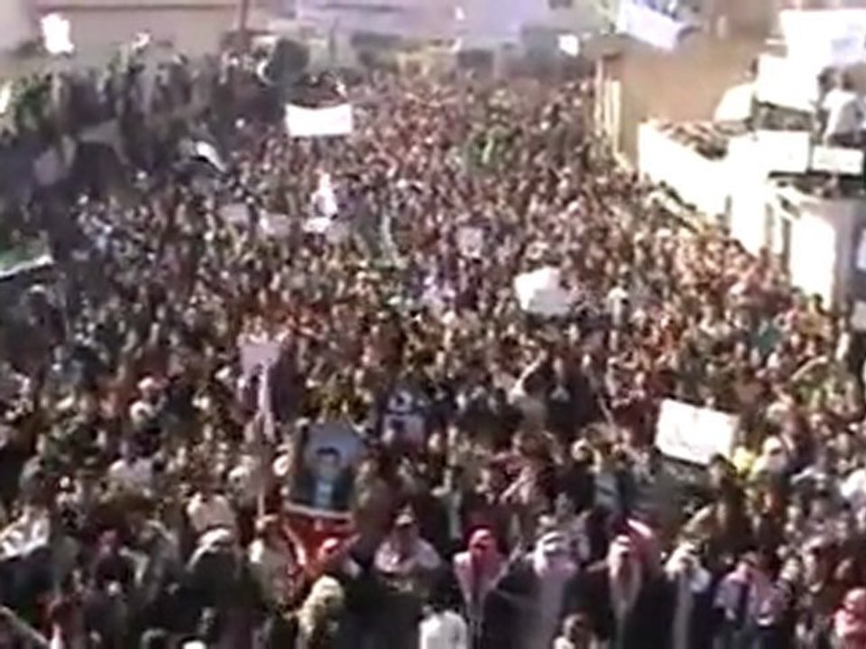 فري برس   تحية الى اهل طرابلس ابو سمرة من ثوار حمص ديربعلبة 2 12 2011