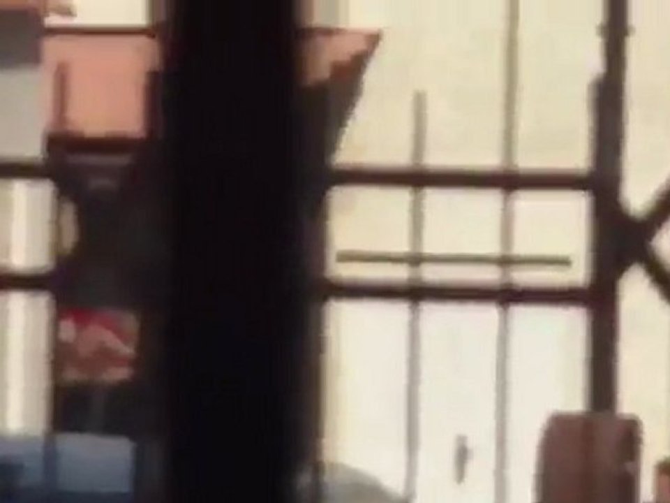 فري برس   حماه  حي التكية الشبيحه في المجمع الطبي 1 12 2011