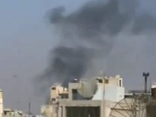 فري برس   الدخان من خزان الكهراباء الذي تم قصفه الخالدية 2 12 2011